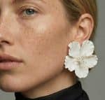 ⁦White Petal Earrings⁩ – תמונה ⁦3⁩