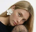 ⁦White Petal Earrings⁩ – תמונה ⁦2⁩